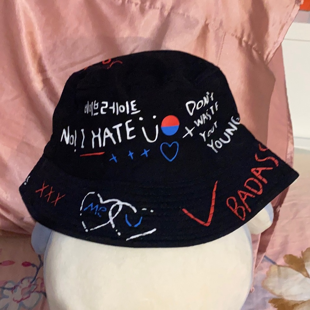Bucket Hat :)